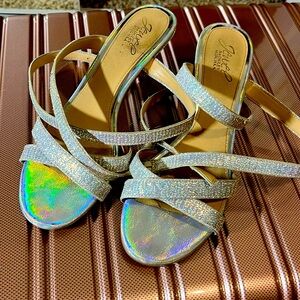 easy on heels, comfy, silver